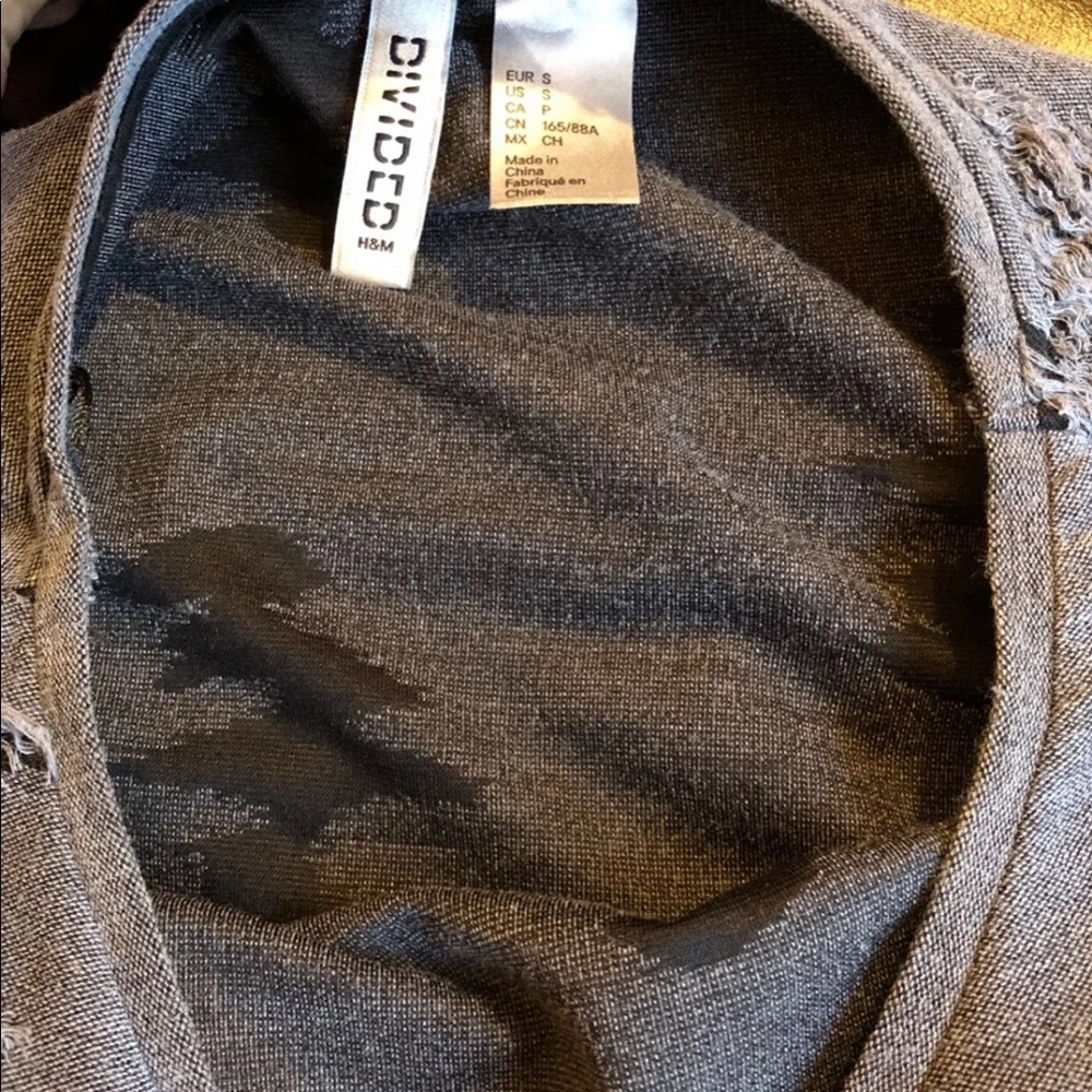 H&M Top - Picture 2 of 5